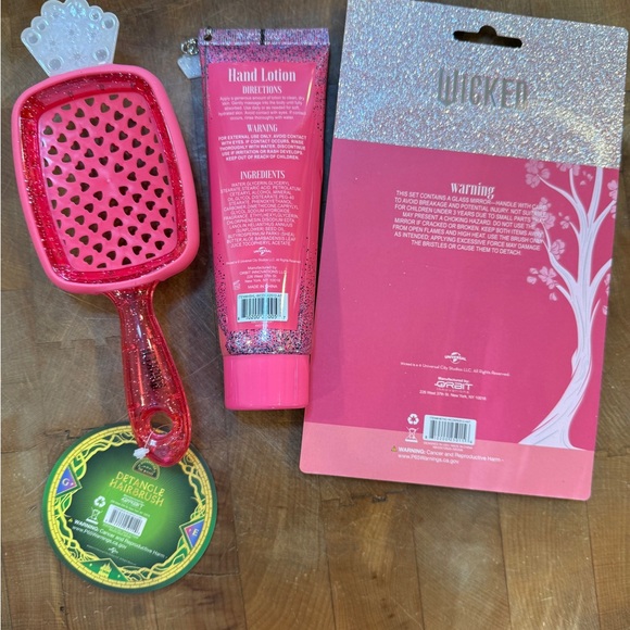 Wicked Pink Strawberry Lotion Hair Care Pink Brush Comb & Mirror Set NEW - Picture 6 of 11